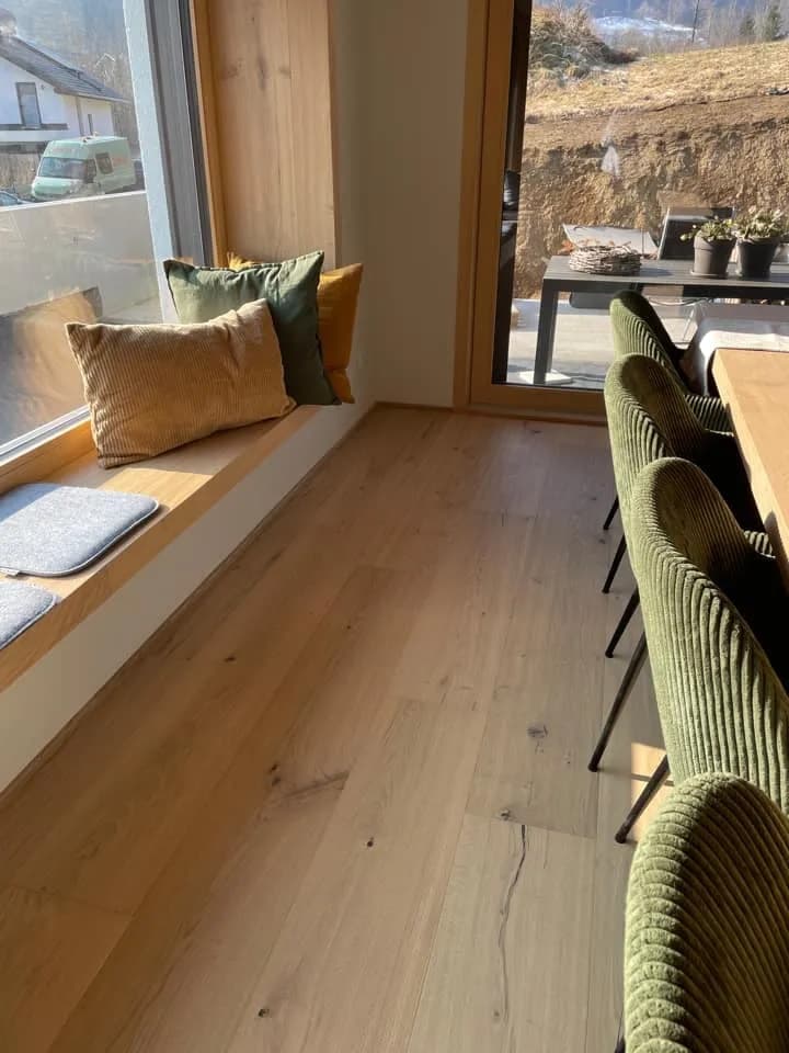 Oak Kentucky XL in an interior
